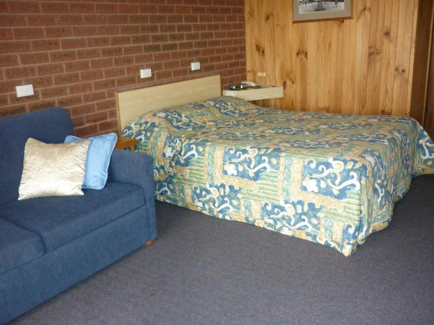 Country Mile Motor Inn