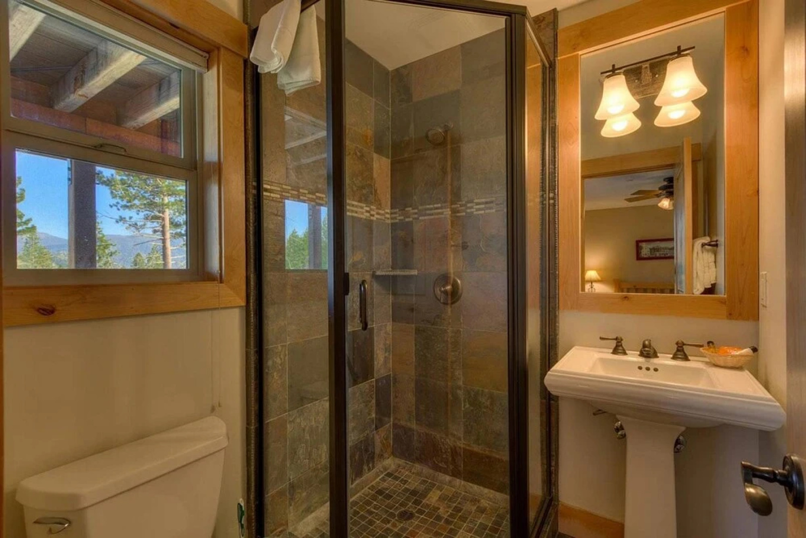 Shaquinaw by Lake Tahoe Accommodations