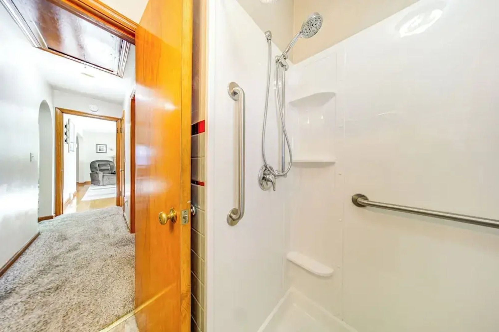 < 1 Mi to Lake Erie: Ashtabula Hideaway!