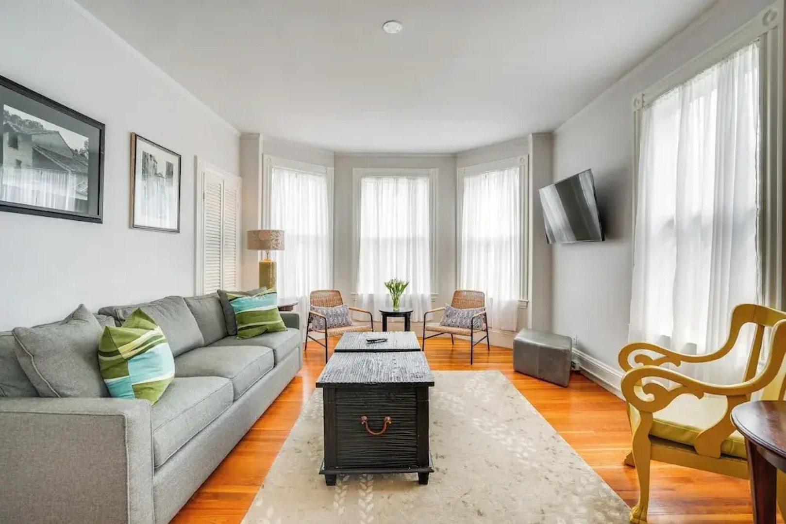 Walk to Harvard Square: Apartment in Cambridge