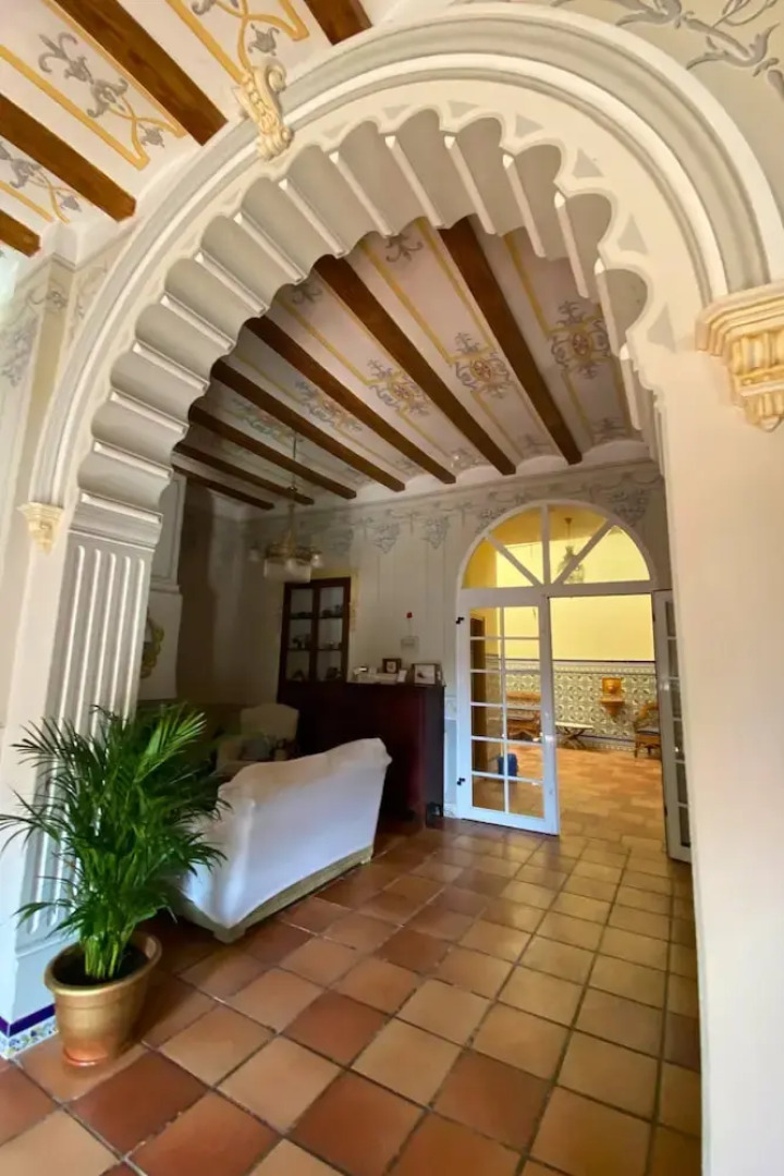 Room-magnolia Loft A Spacious, Authent