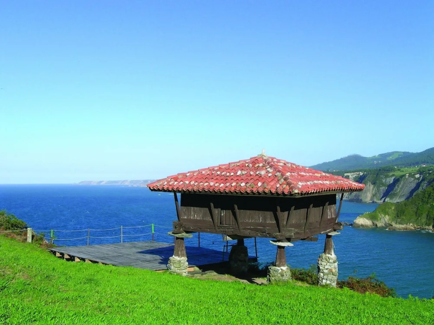 Spacious Villa in Galicia With Swimming Pool