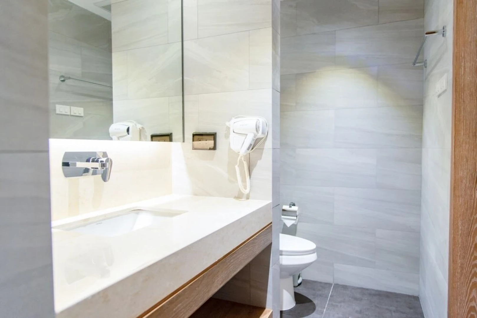 Saksiam Lakeside Resort