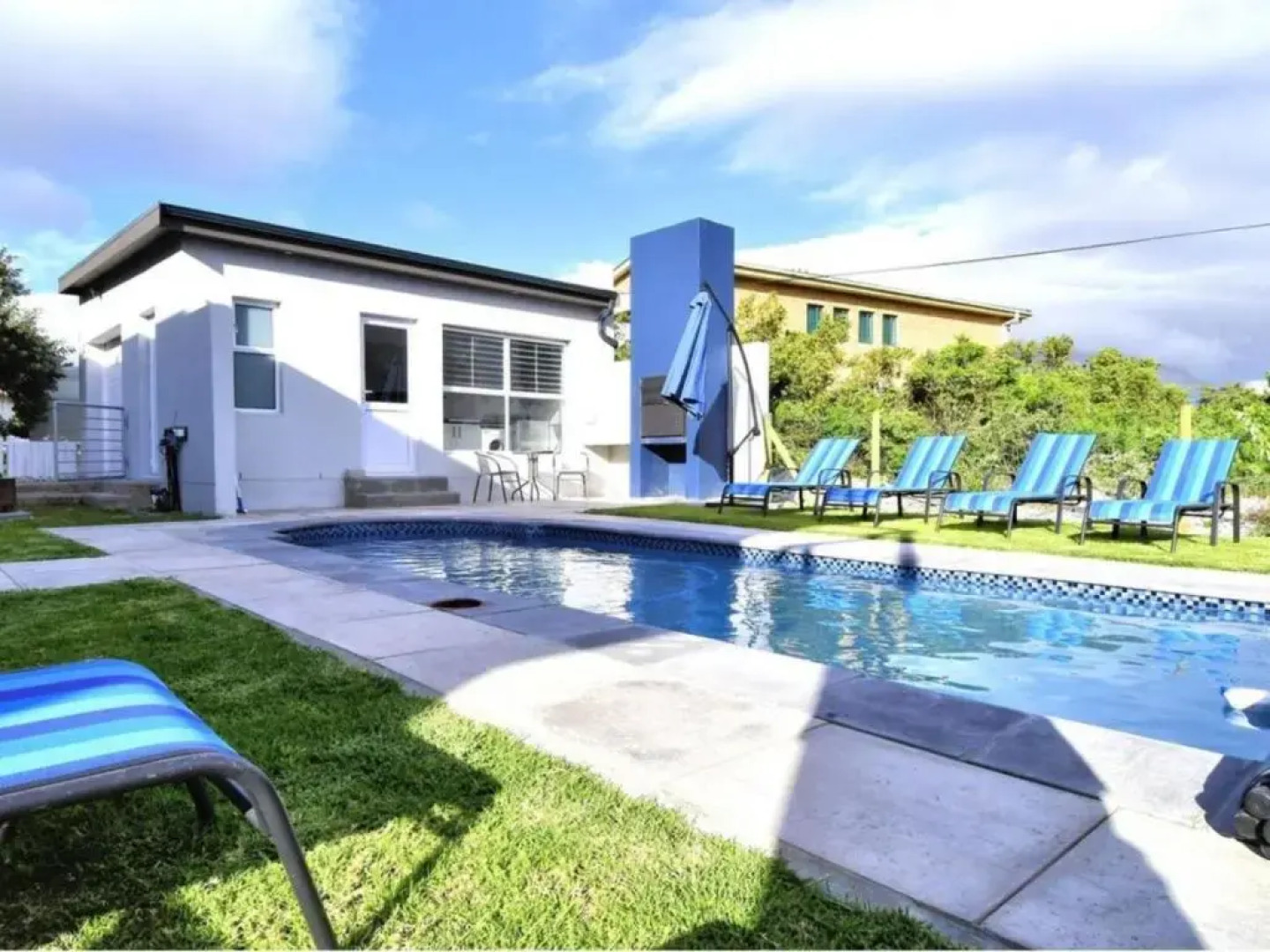 82 Steps to the Beach