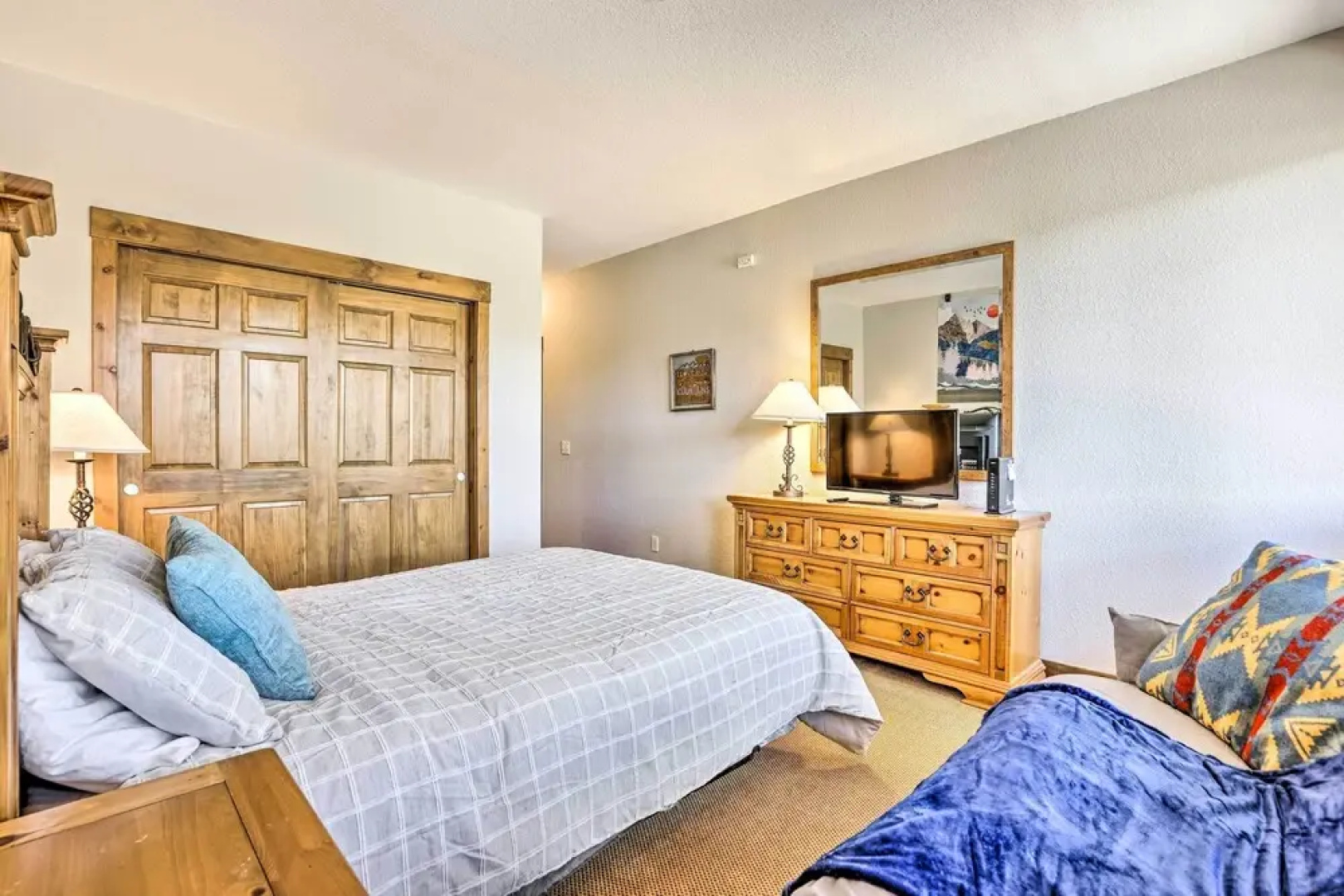 Idyllic Condo w/ Grill < 1 Mi to Granby Ranch