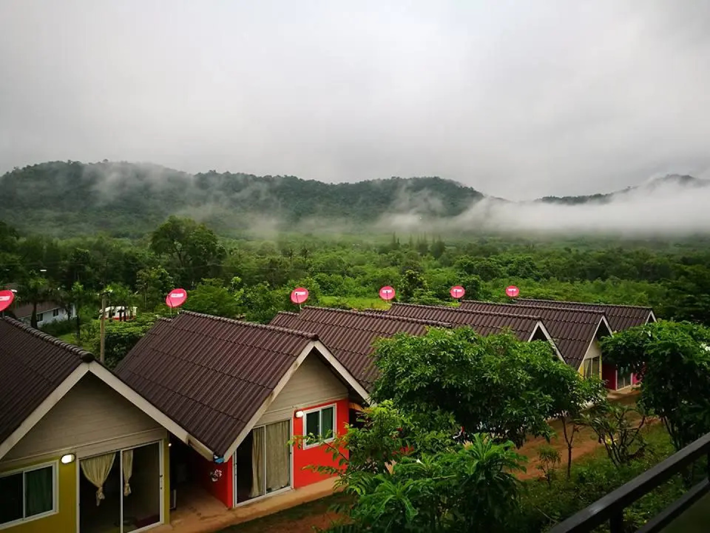 Baan Rai Pray Rung Kaeng Krachan