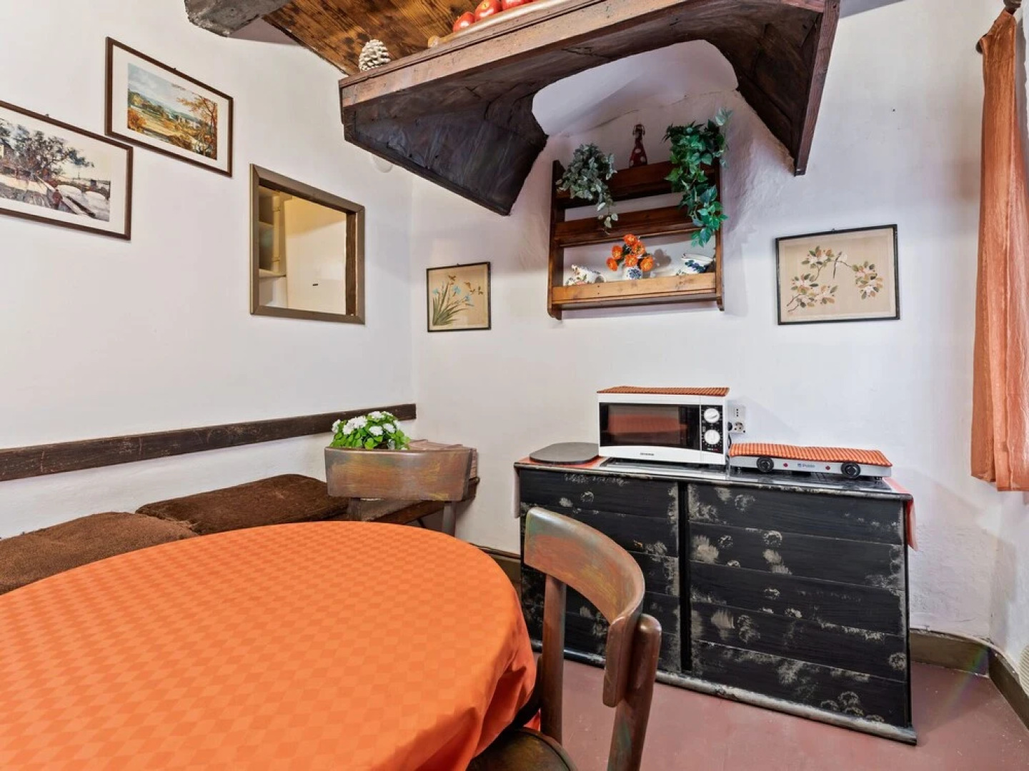 Lovely Holiday Home in Montaner With Patio