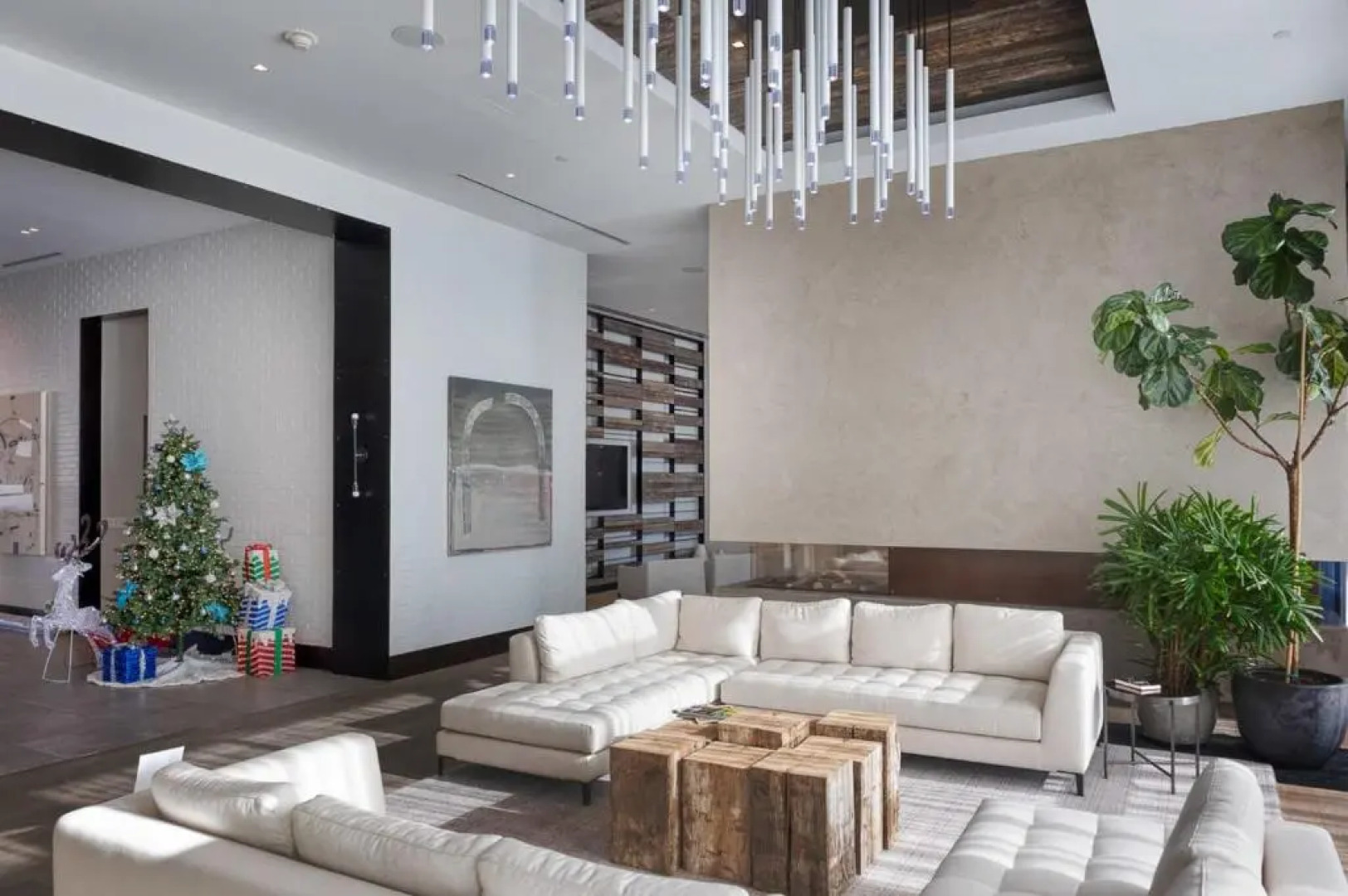 3BR Glass Suite With Gym & Pool By ENVITAE