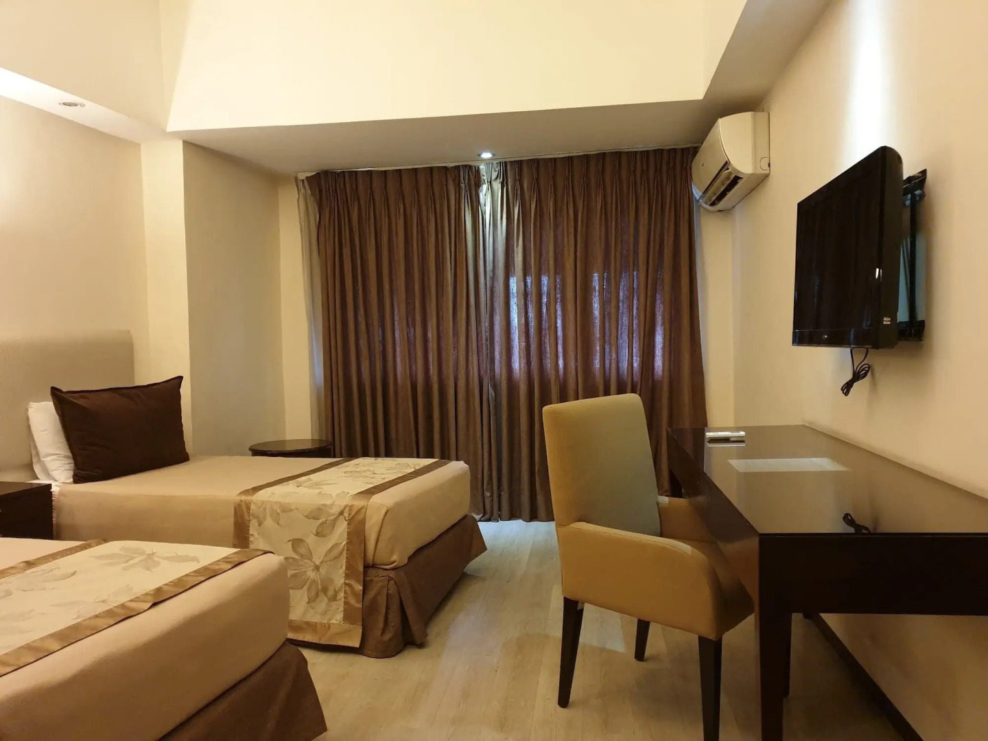 Imperial Palace Suites