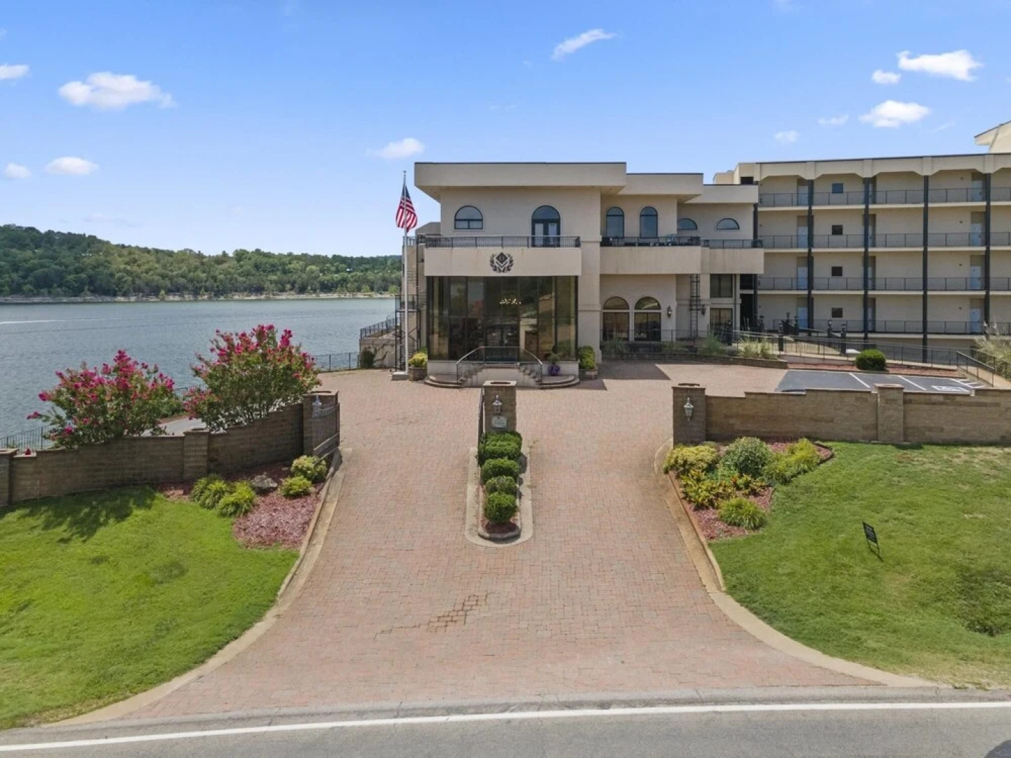 1 Bedroom Lake View Villa - Unit 508