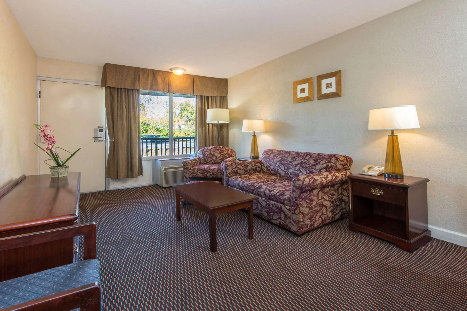 Days Inn & Suites by Wyndham Dayton North