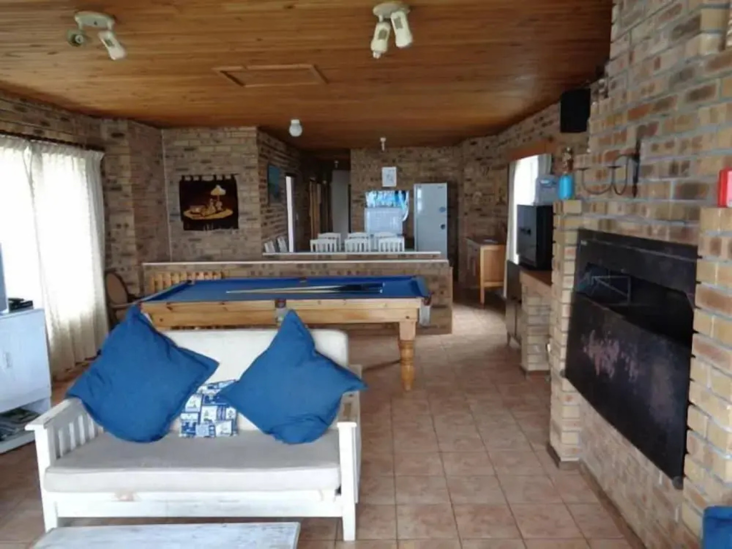 White Shark Backpackers