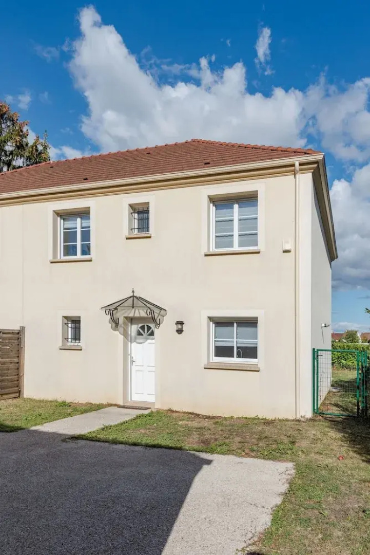 B&B House in Disneyland