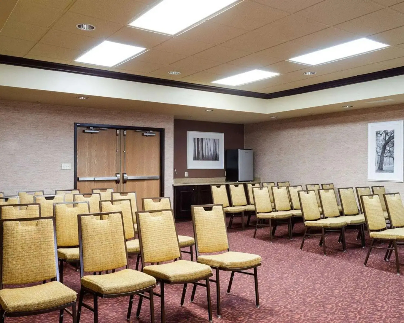 Russell Inn & Suites