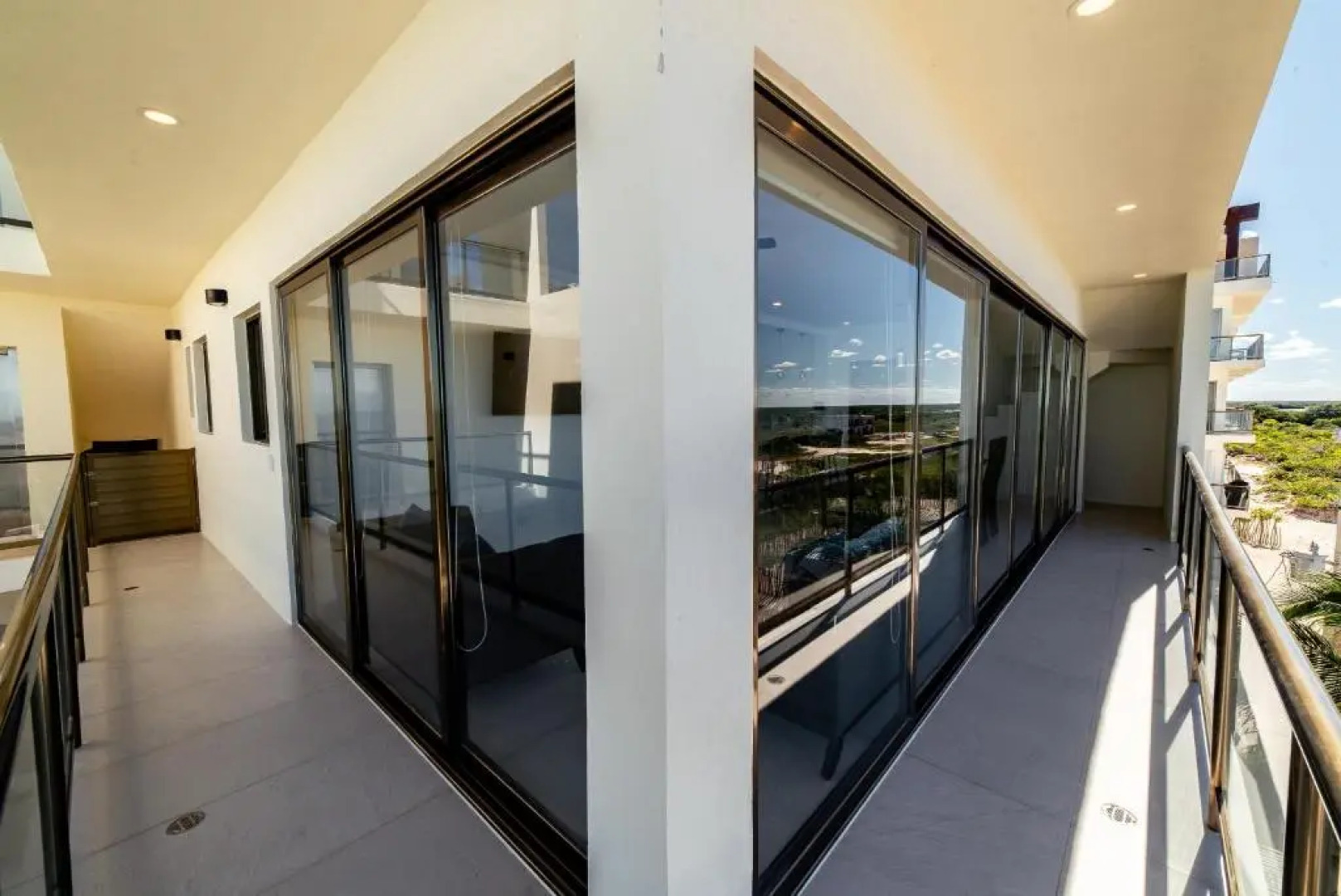 BEACHFRONT 3BR Penthouse, Private Jacuzzi, Private Rooftop, Gym, Kids'Club