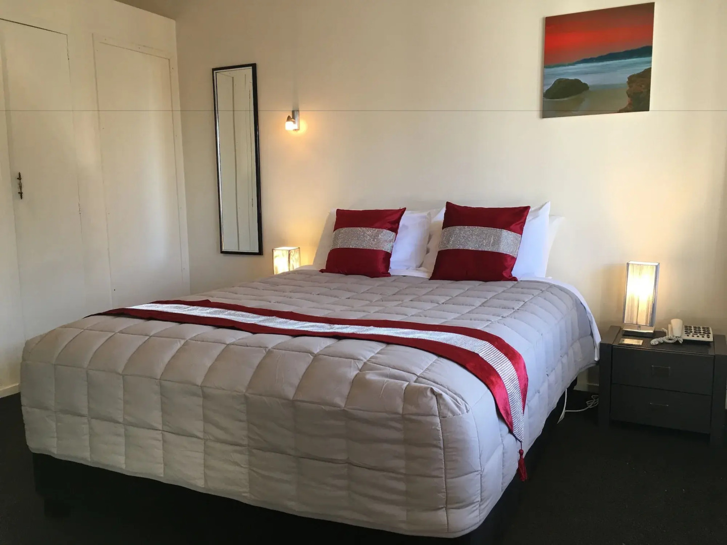 Colonial Lodge Motel