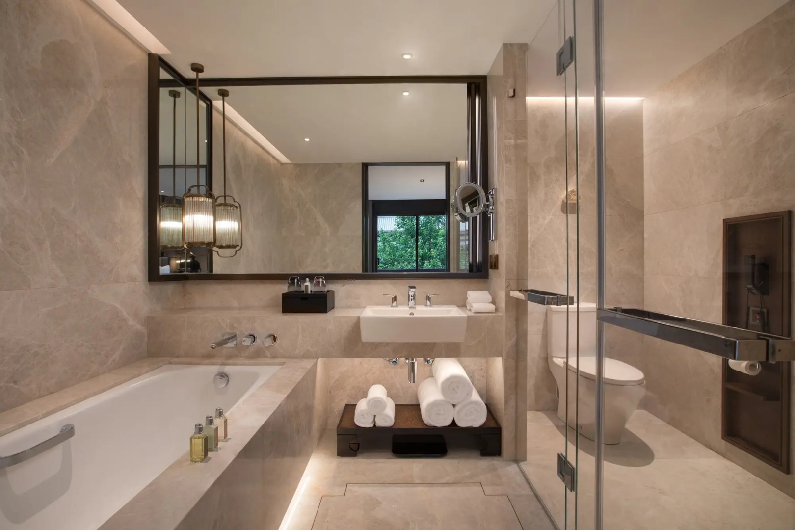 HUALUXE Hotels and Resorts Xi'an Tanghua, an IHG hotel