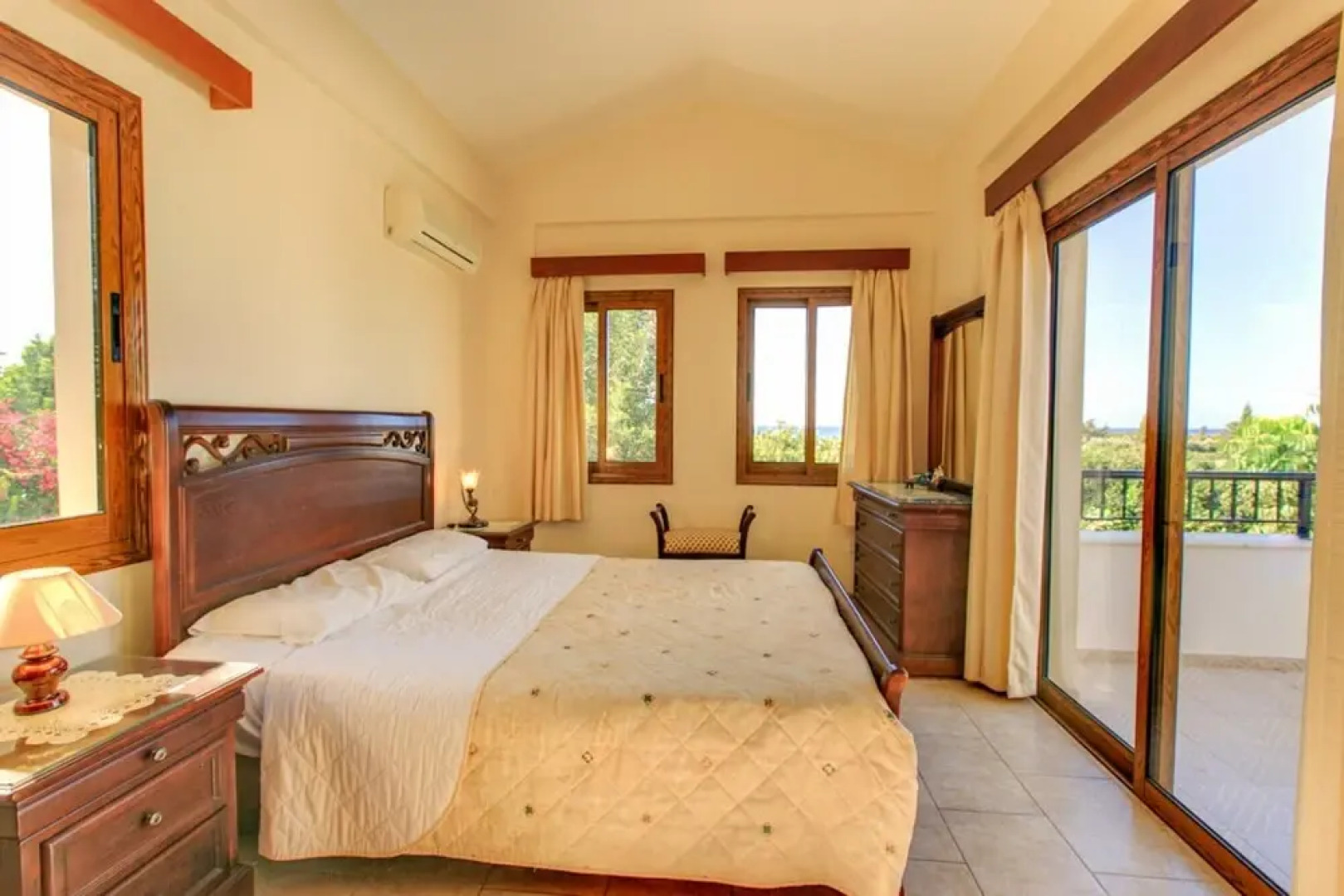 Villa Solon in Polis