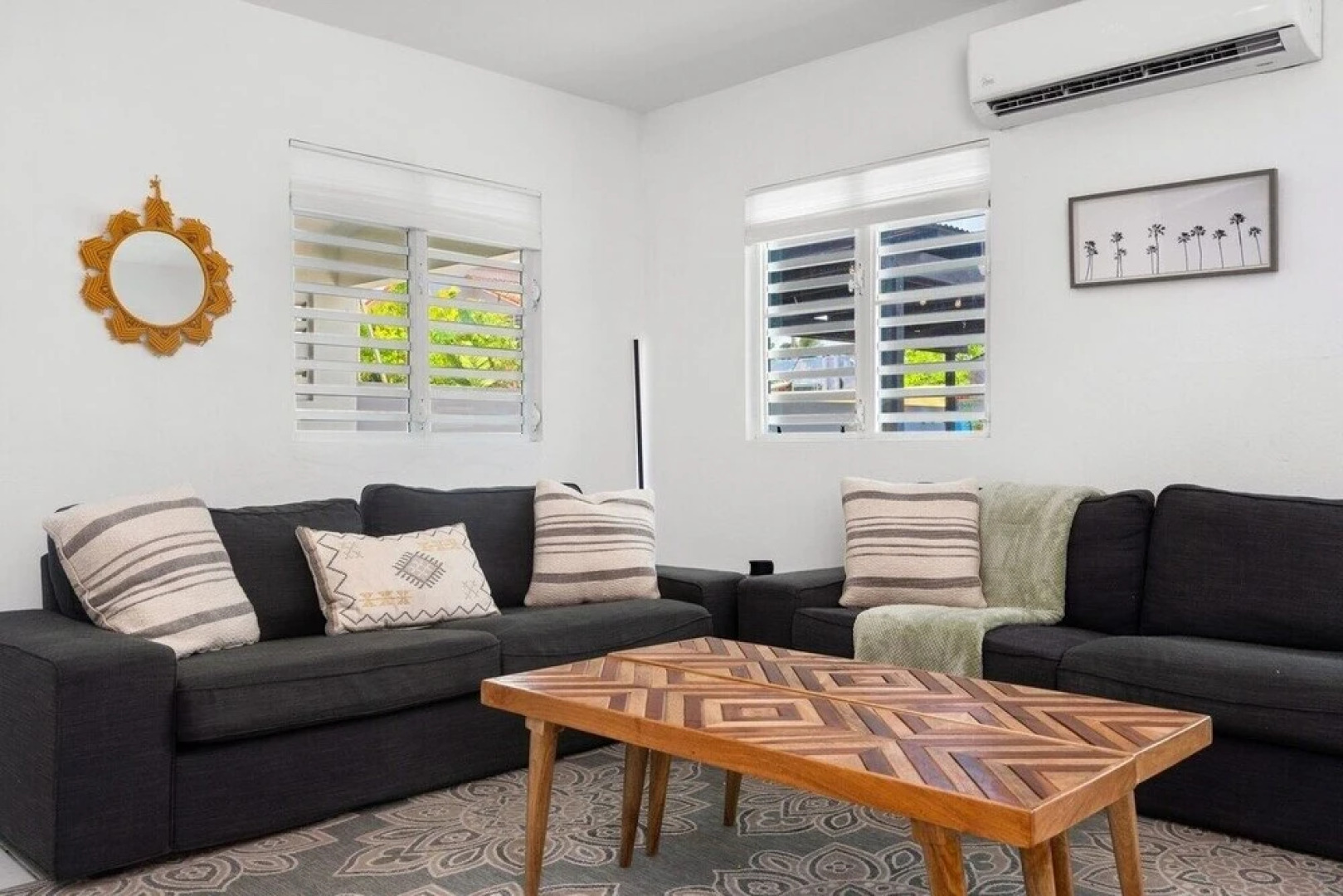 Walk to Beach or Swim in the Pool, 4 Bedrooms 4 Home by Redawning