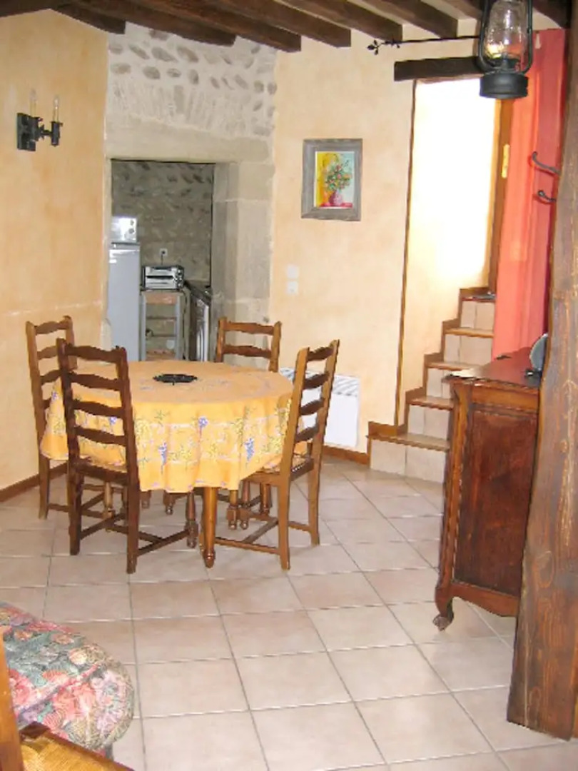 House With 2 Bedrooms in Anneyron, With Enclosed Garden and Wifi