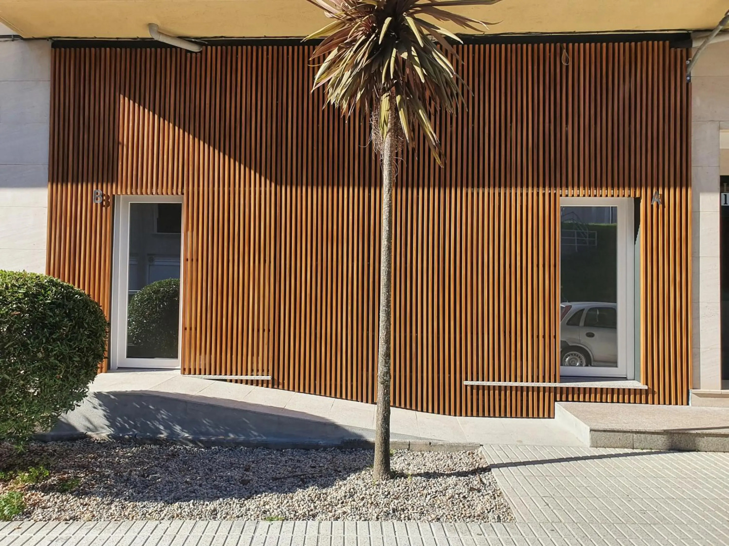 REDONDELA APARTMENTS - Bedroom, Bathroom & Kitchen