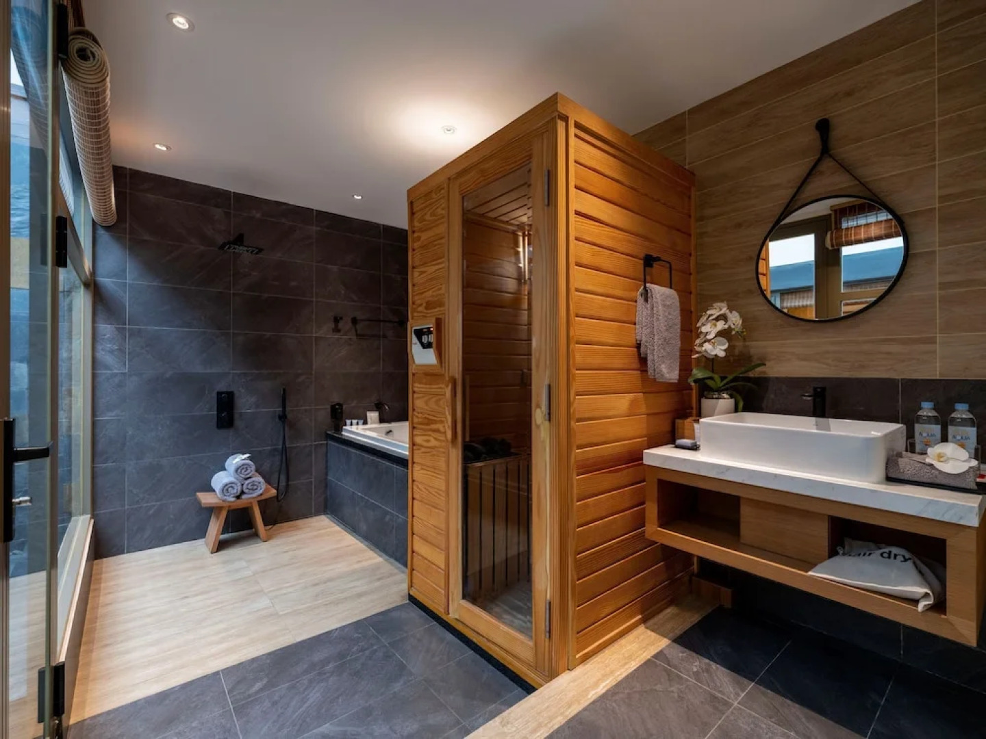 Yoko Onsen Quang Hanh