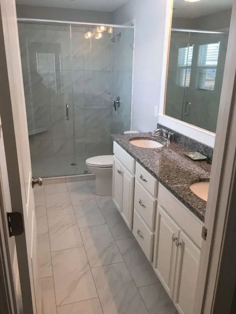 Best Day Ever 4 Bedroom Home by RedAwning