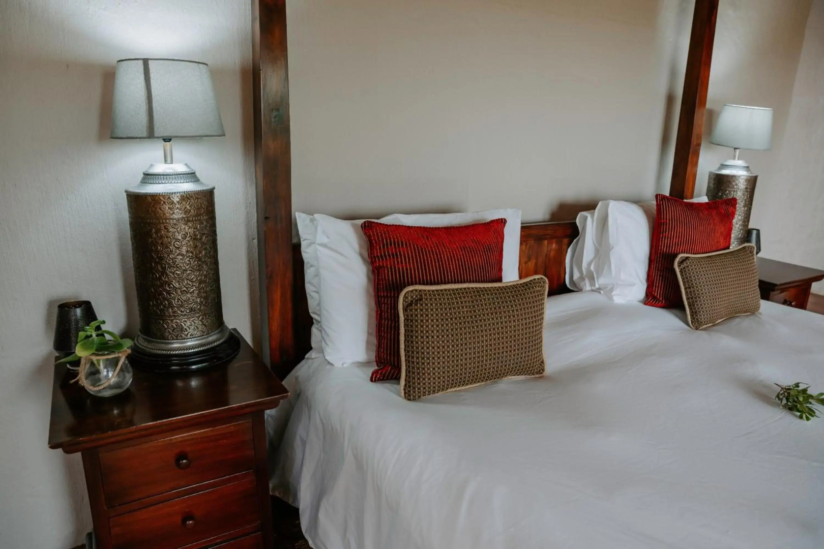 Hlosi Game Lodge - Amakhala Game Reserve