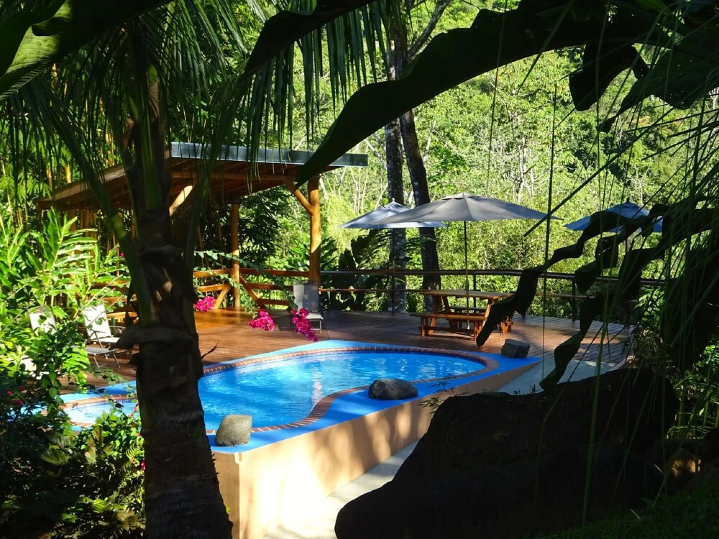 Manoas Luxury Camping and Villa Rentals