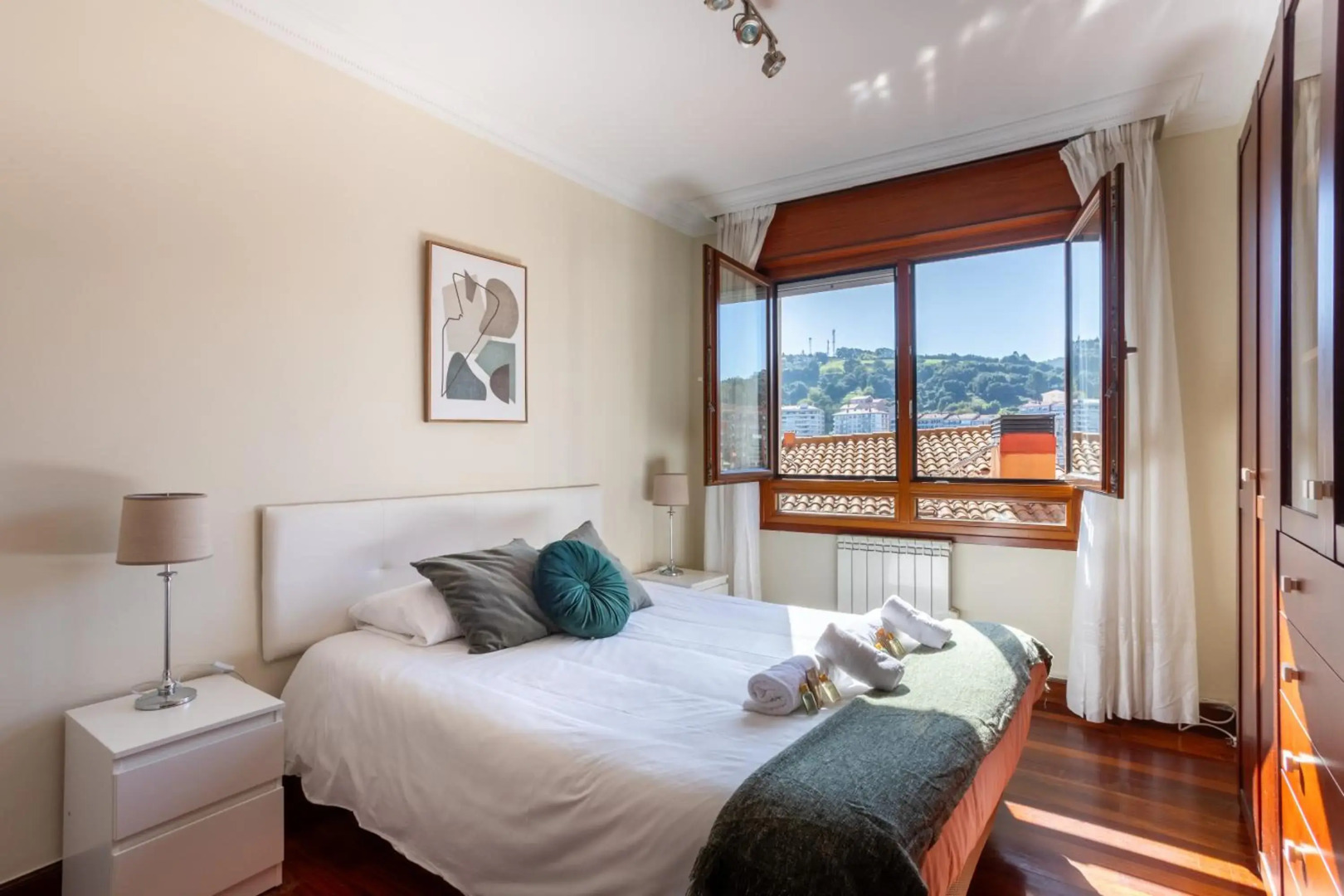 LAMERAGANE, en el centro histórico junto al parque