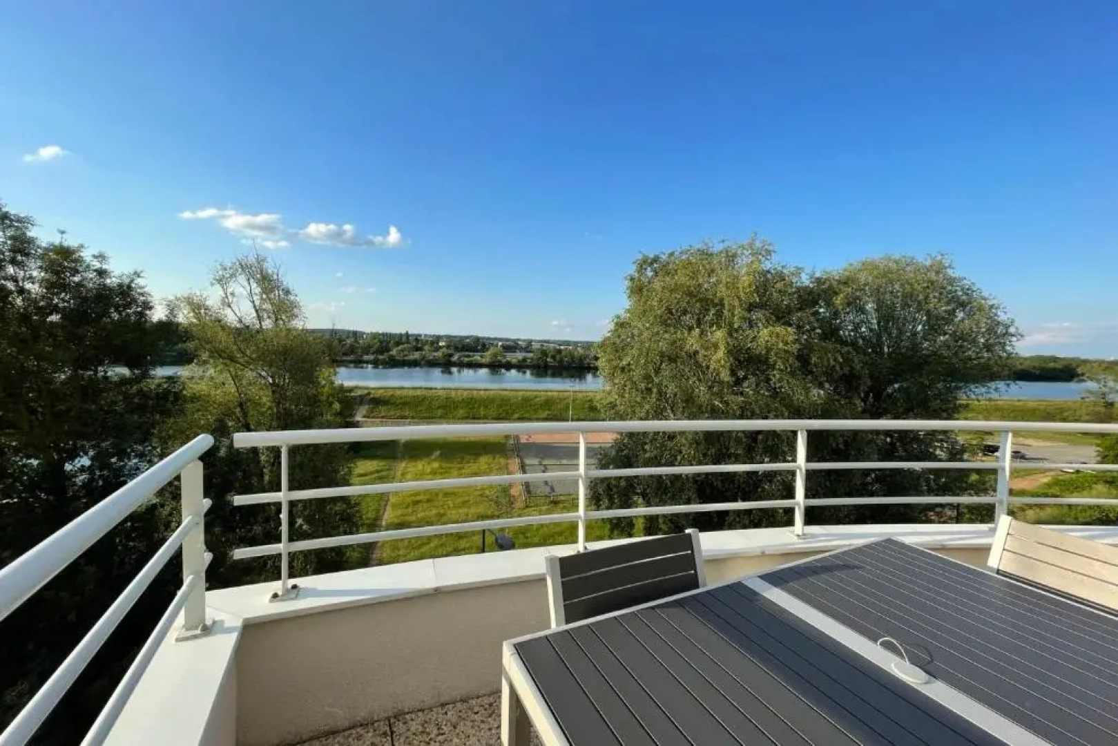 Luxury apartment with exceptional view on the Cher river