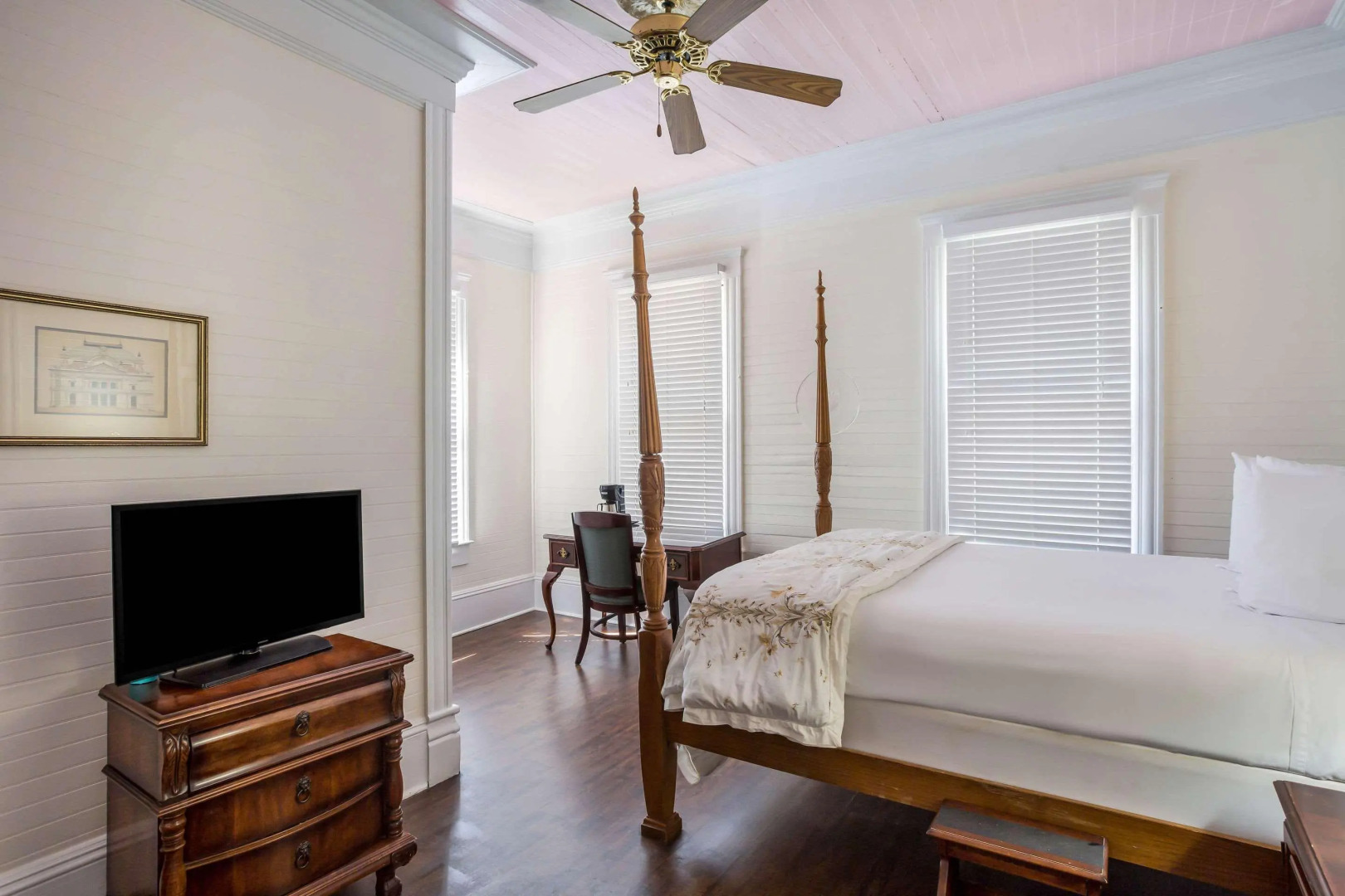 Coombs Inn & Suites