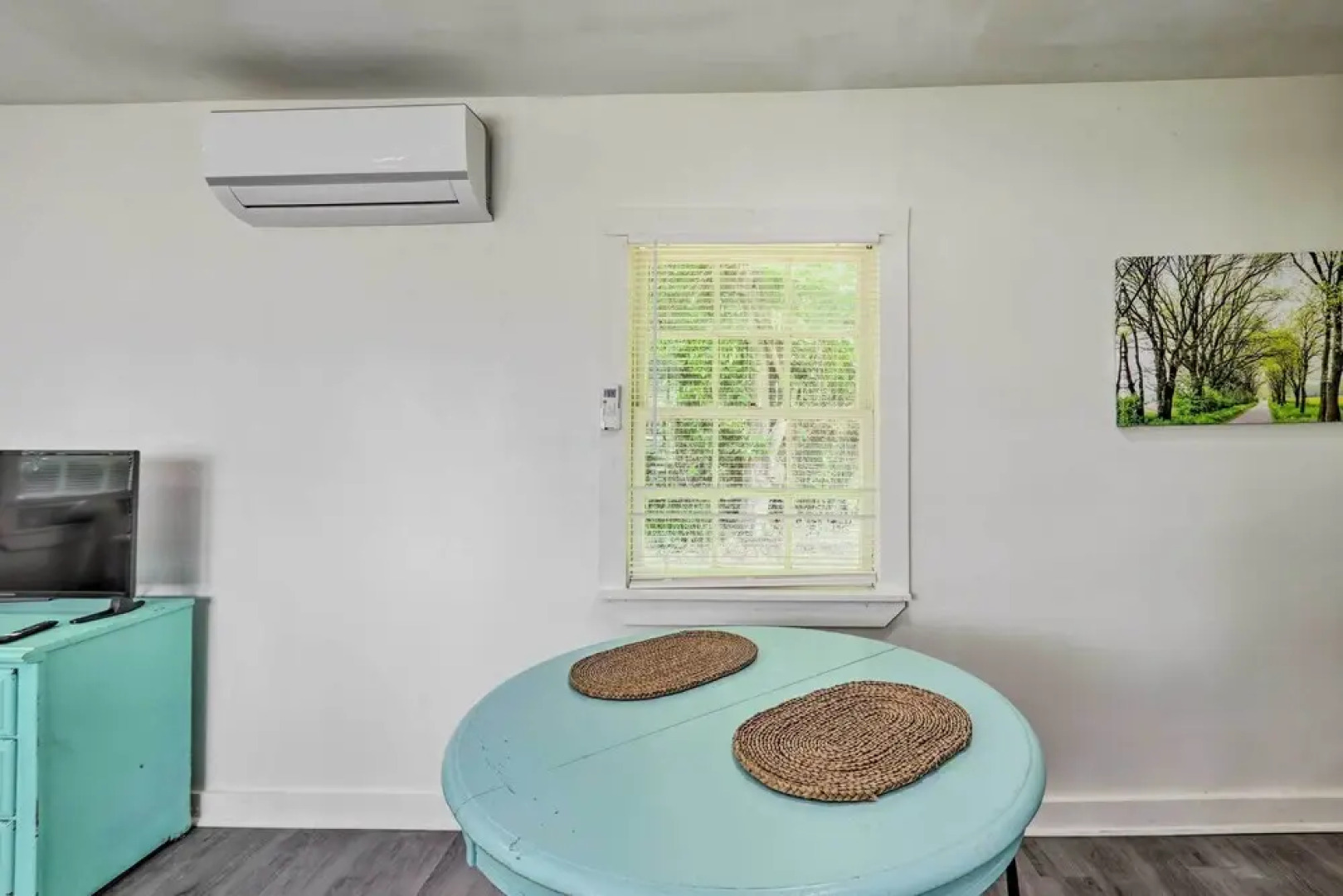 Quaint Leeds Studio w/ Yard ~ 18 Mi to Birmingham!