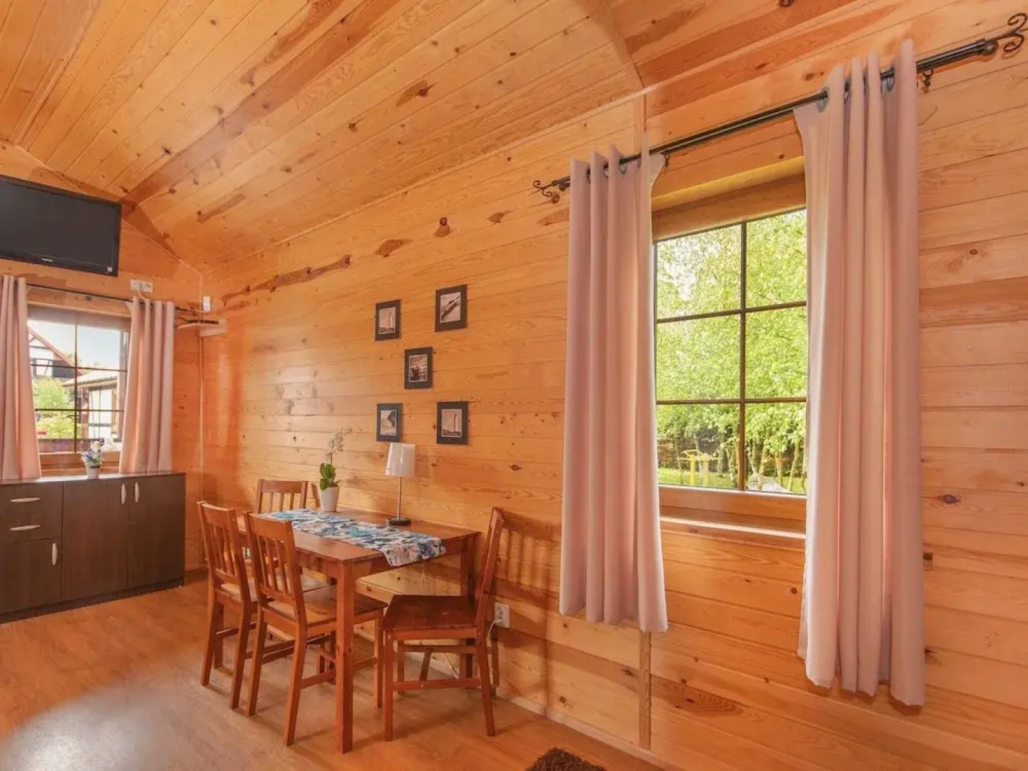 Holiday Homes With Fireplace , Summer Pool