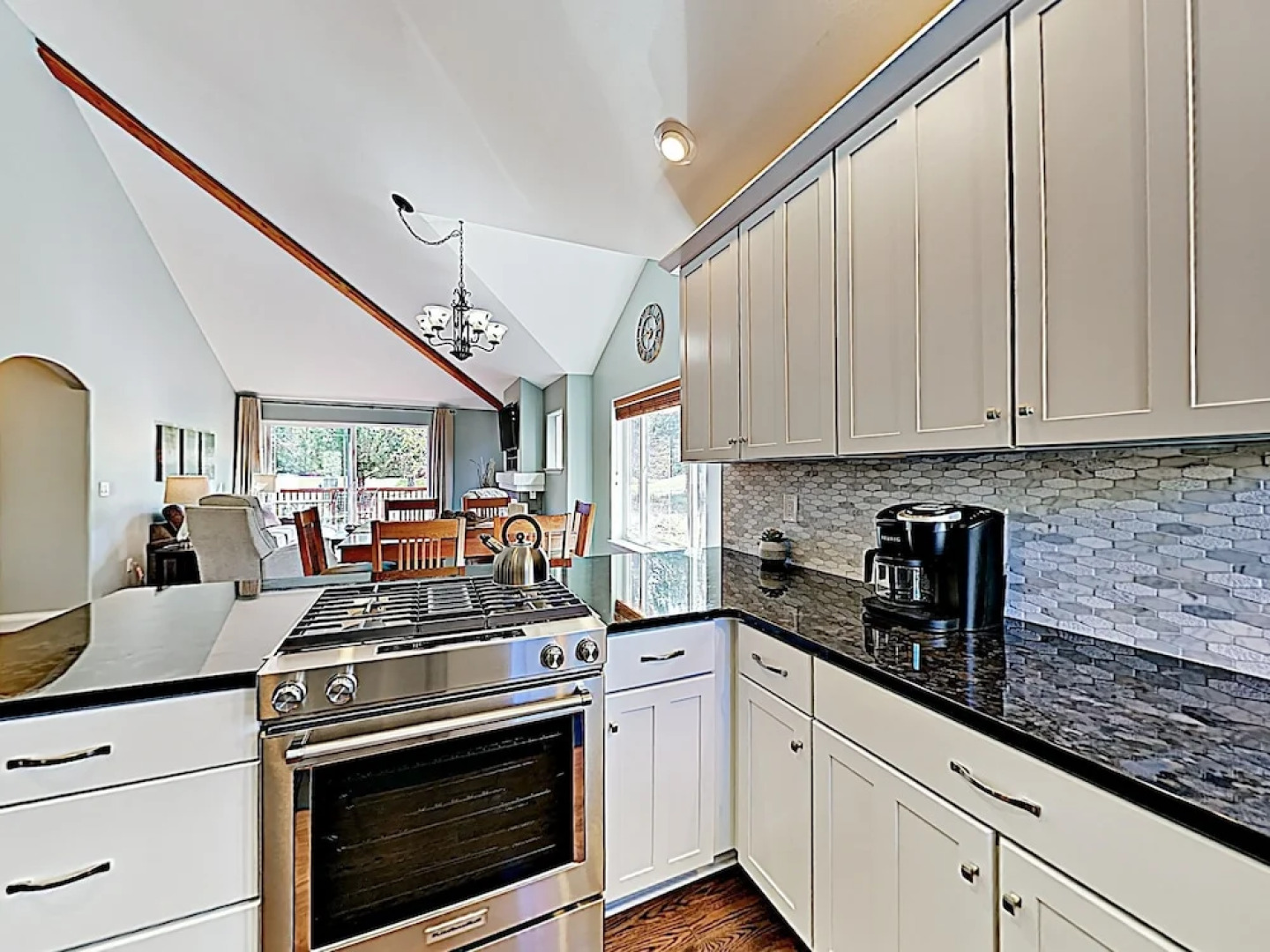 New Listing! Modern Townhome On Golf Course 3 Bedroom Townhouse