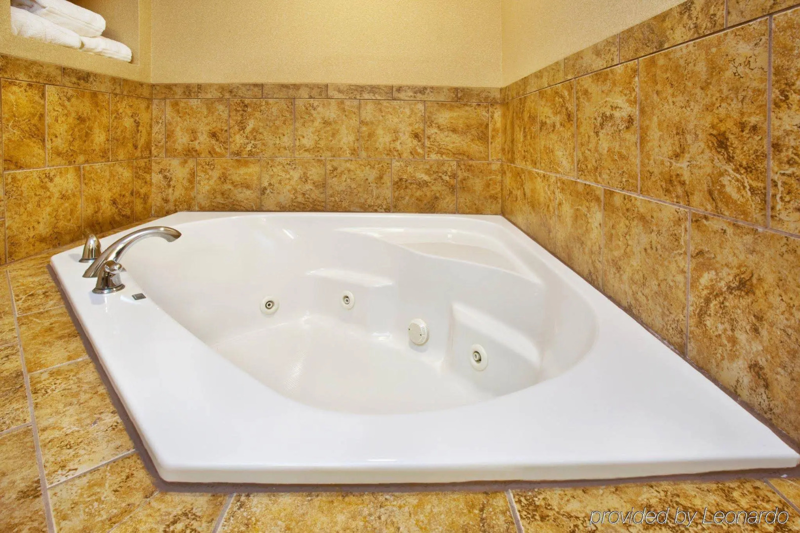 Holiday Inn Express & Suites Sheldon by IHG