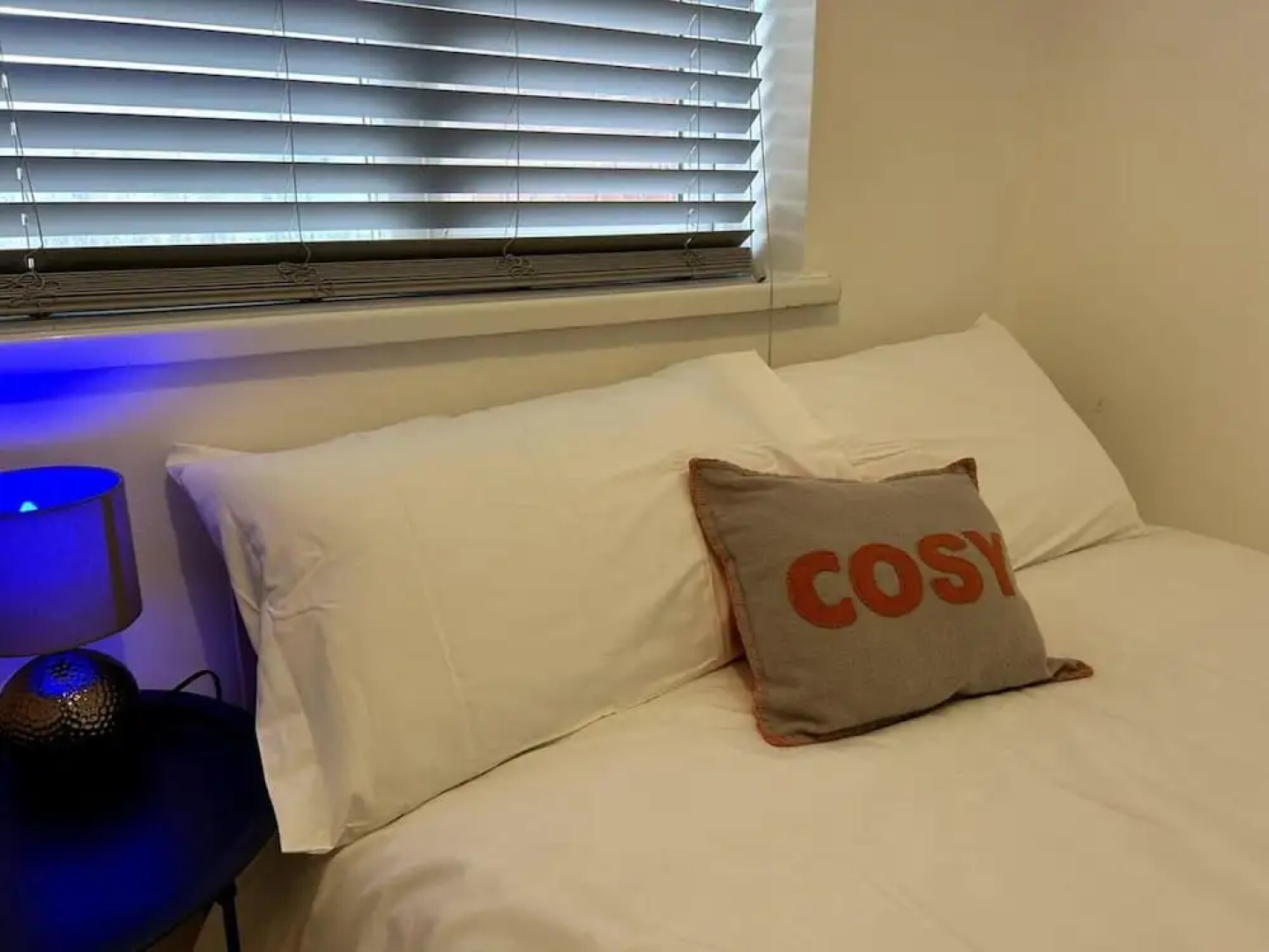 Essex 2 Bed Flat Near Station With Free Parking