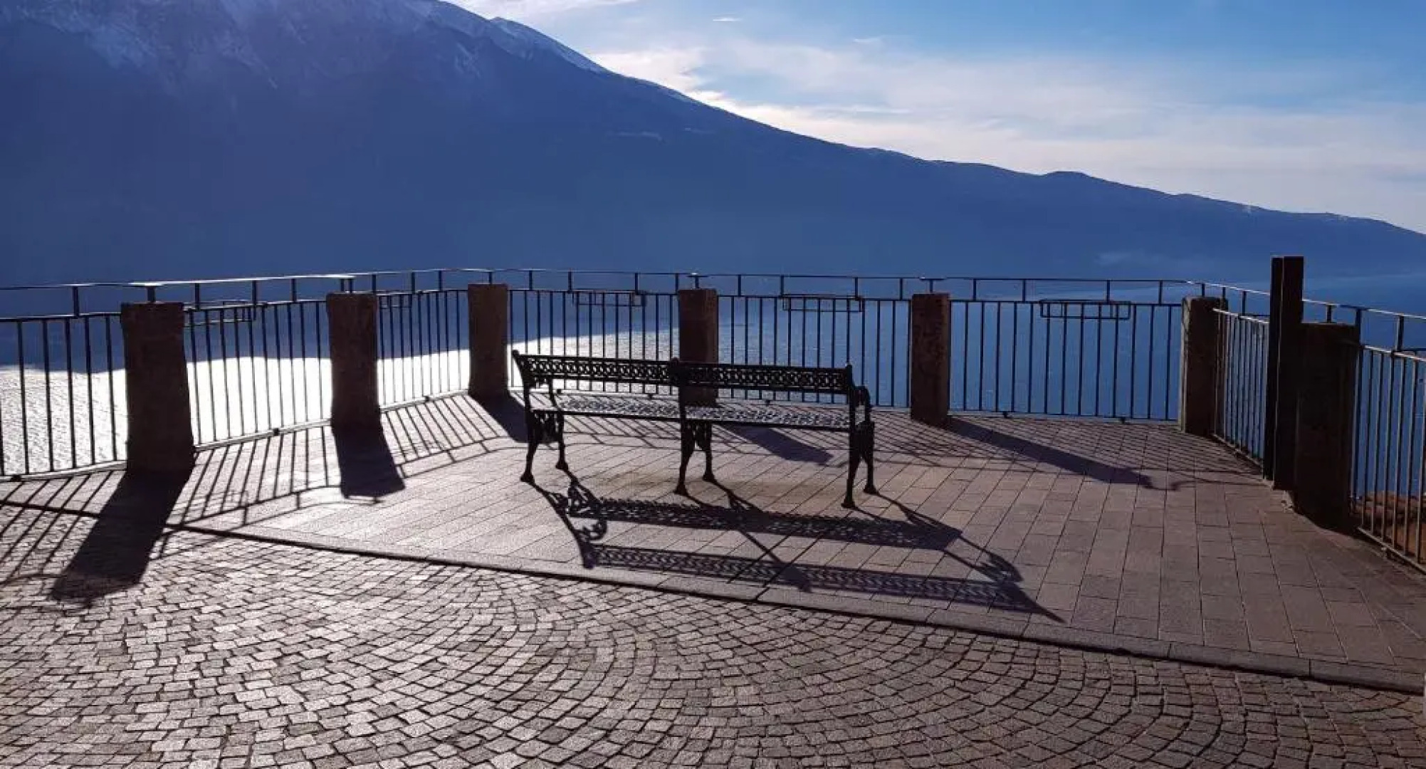 La Quiete 09 terrace apartment by Gardadomusmea