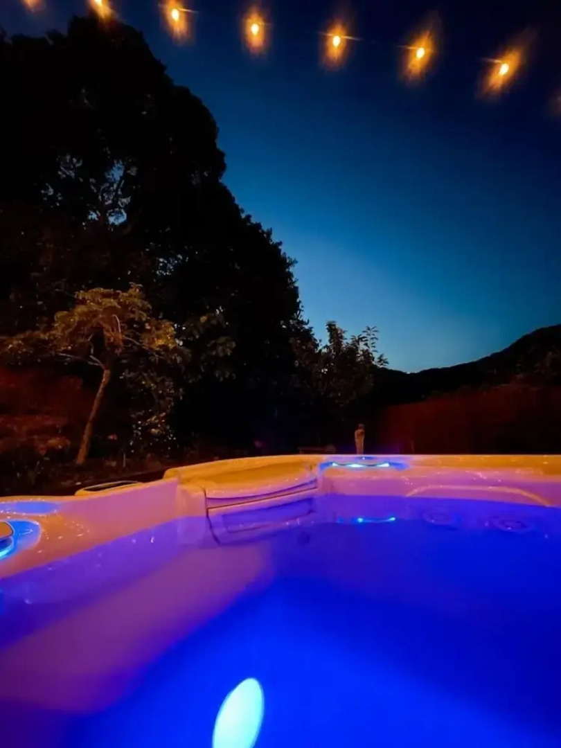 Bayside Mountain Retreat With Gorgeous Views And Private Hot Tub! 5 Bedroom Home by Redawning