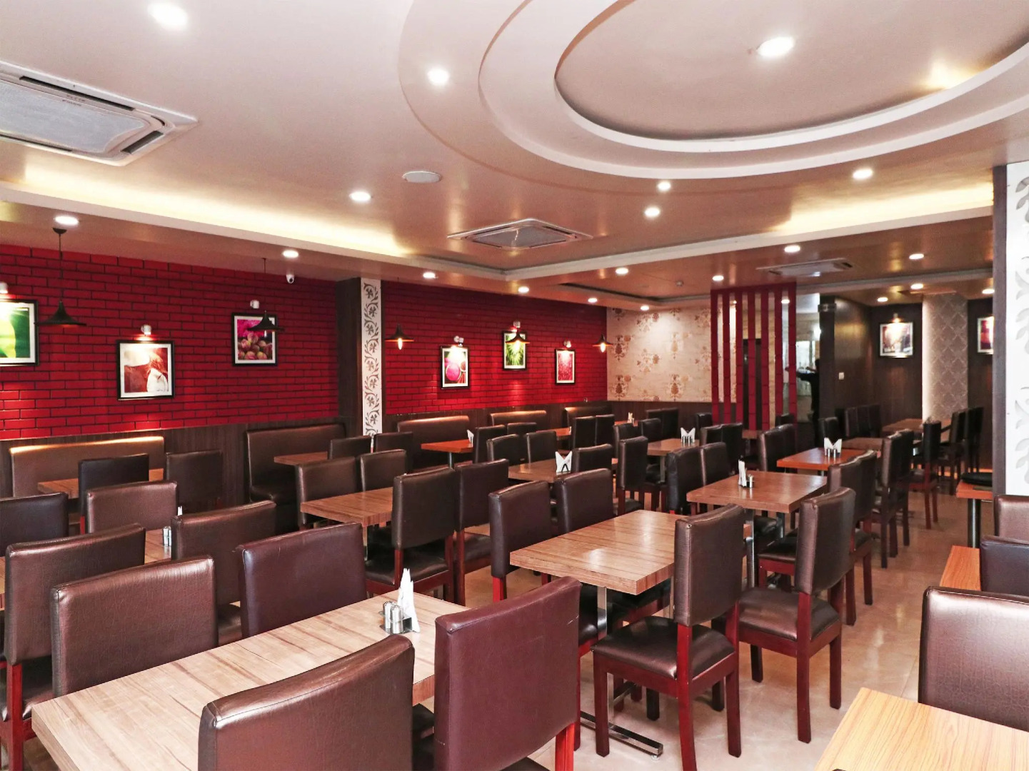 Capital O 16590 Hotel Sapphire Inn