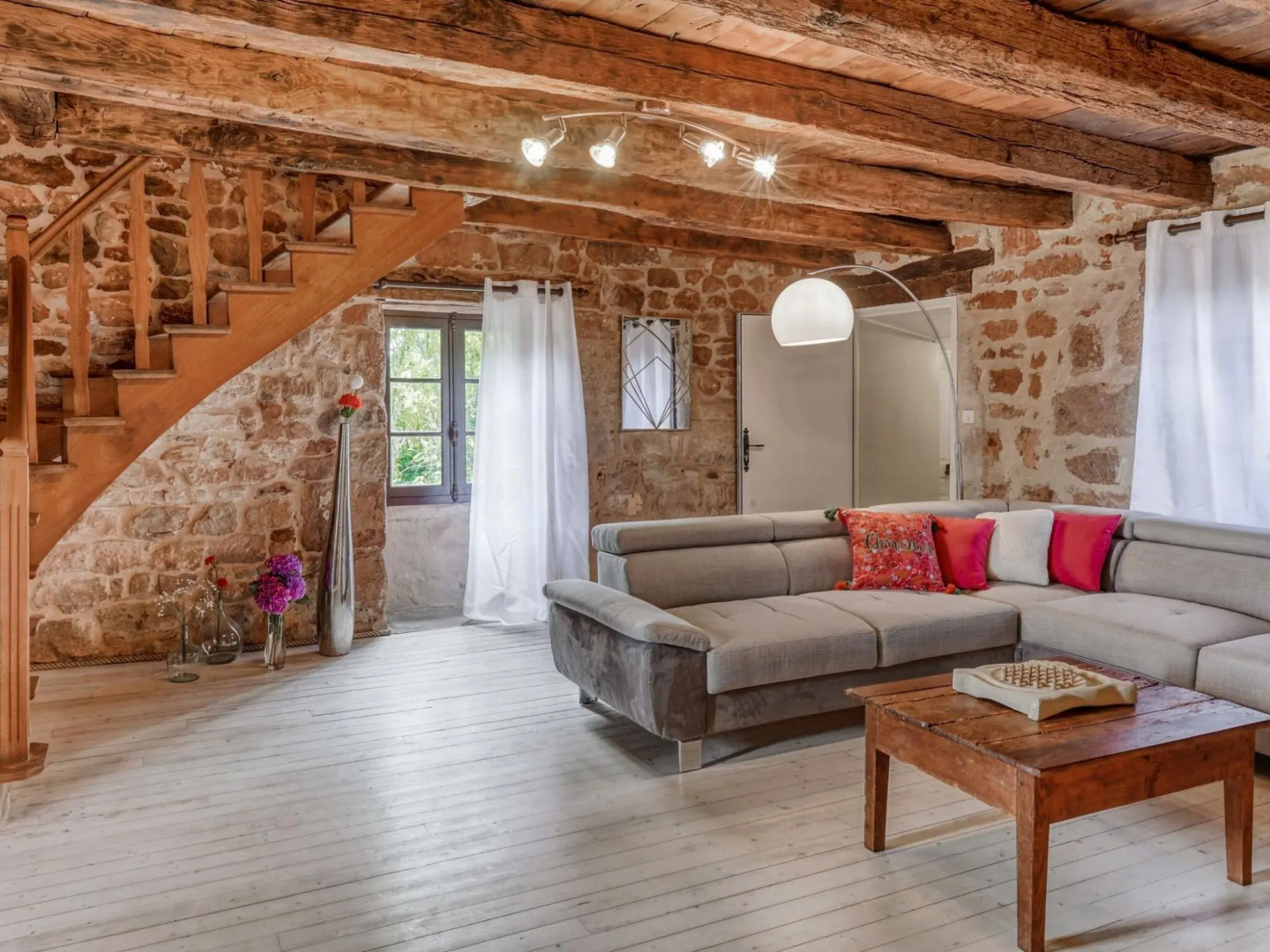 Peaceful Holiday Home in Teillots with Private Pool