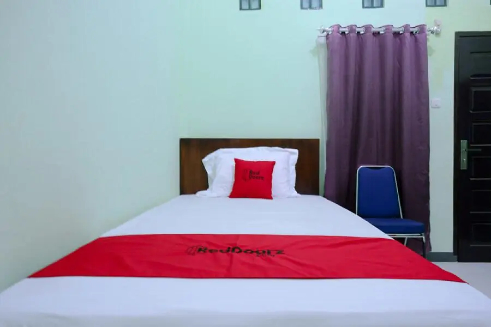 RedDoorz near Universitas Cokroaminoto Palopo