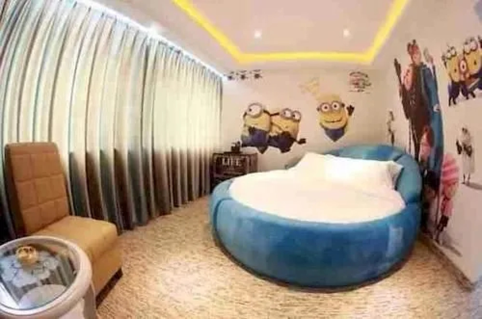 Yepu Night Theme Hotel