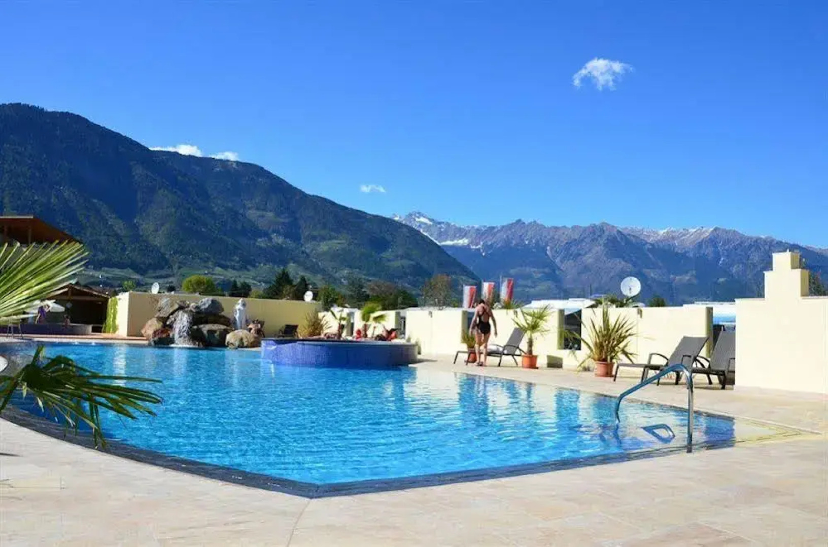 Schlosshof Charme Resort – Hotel & Camping