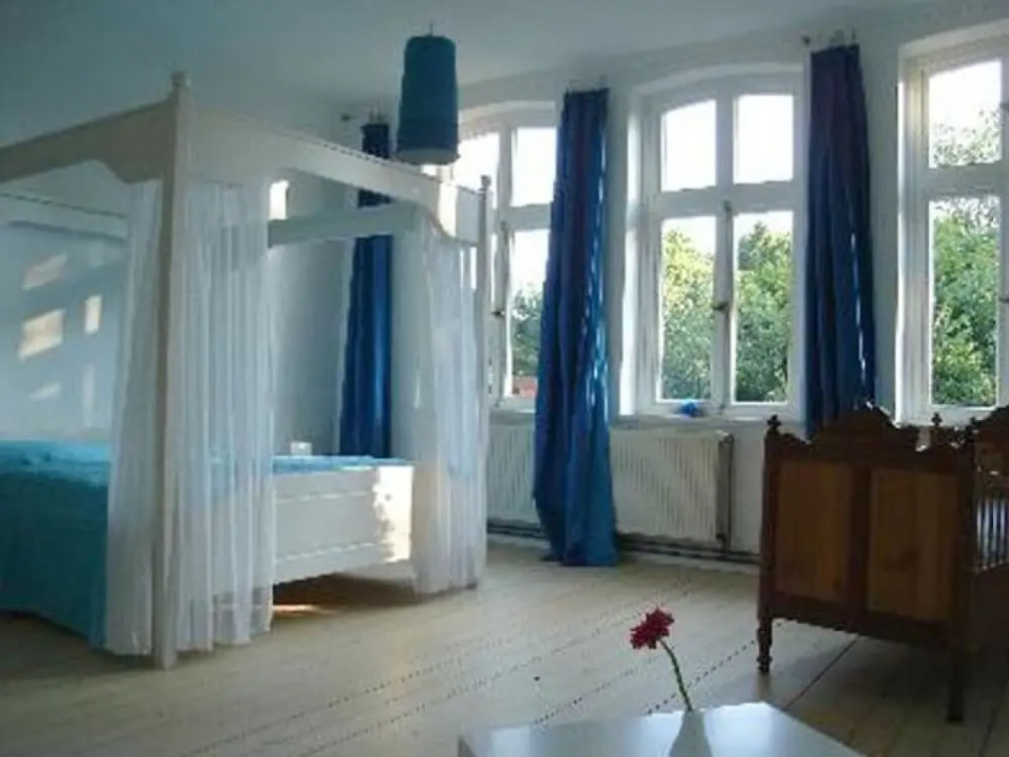 The Large Holiday Apartment