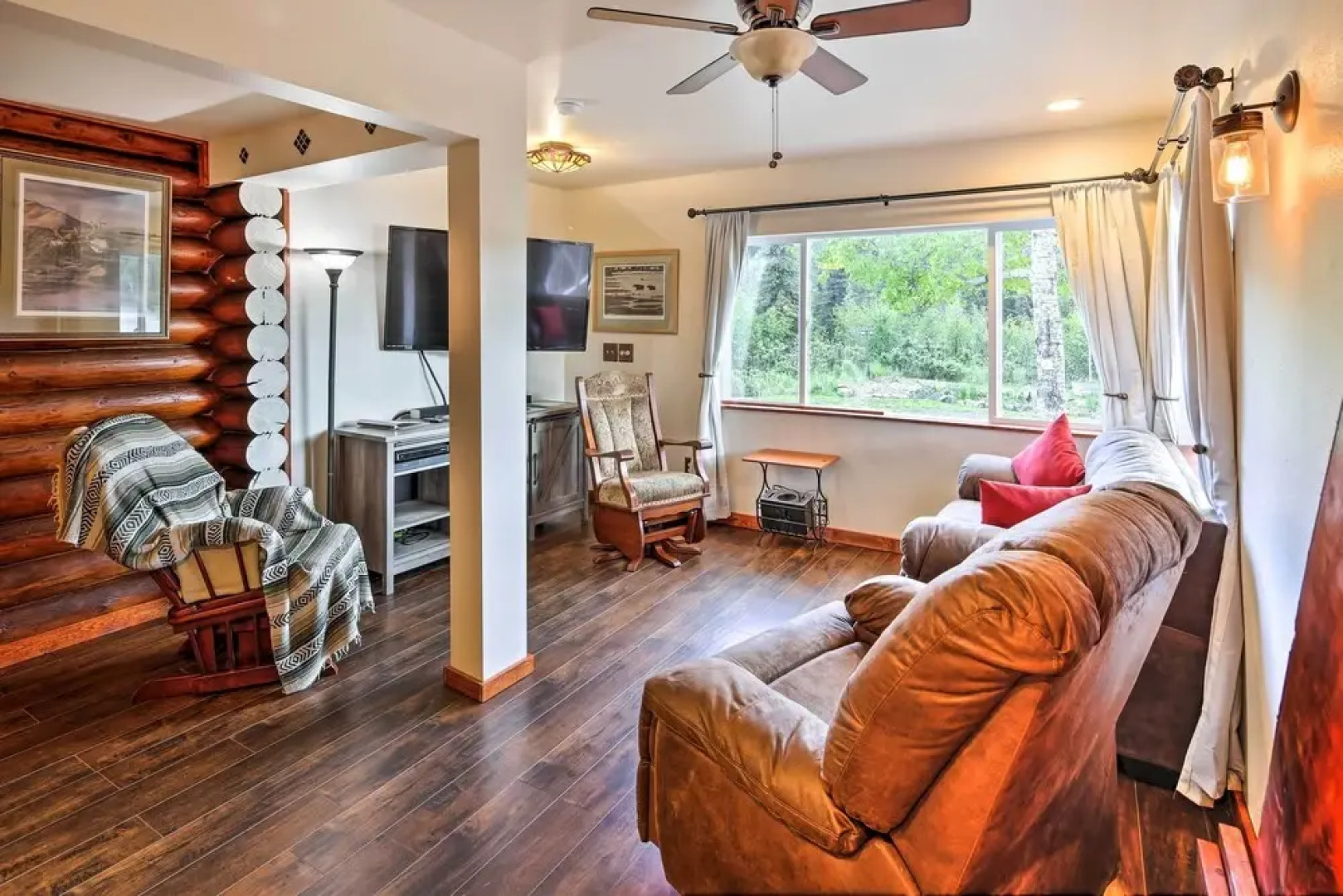 'lodge 88' - Steps to Weiner Lake w/ Dock & Boat!