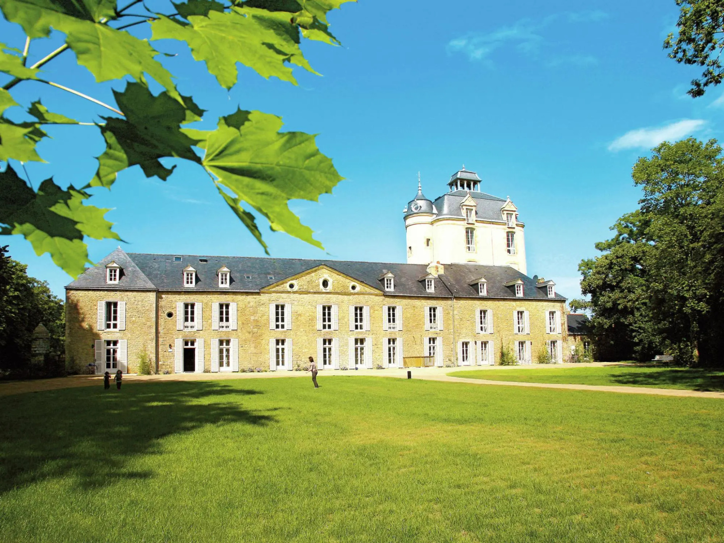 Nice Studio in a Castle not far From the Breton Beaches