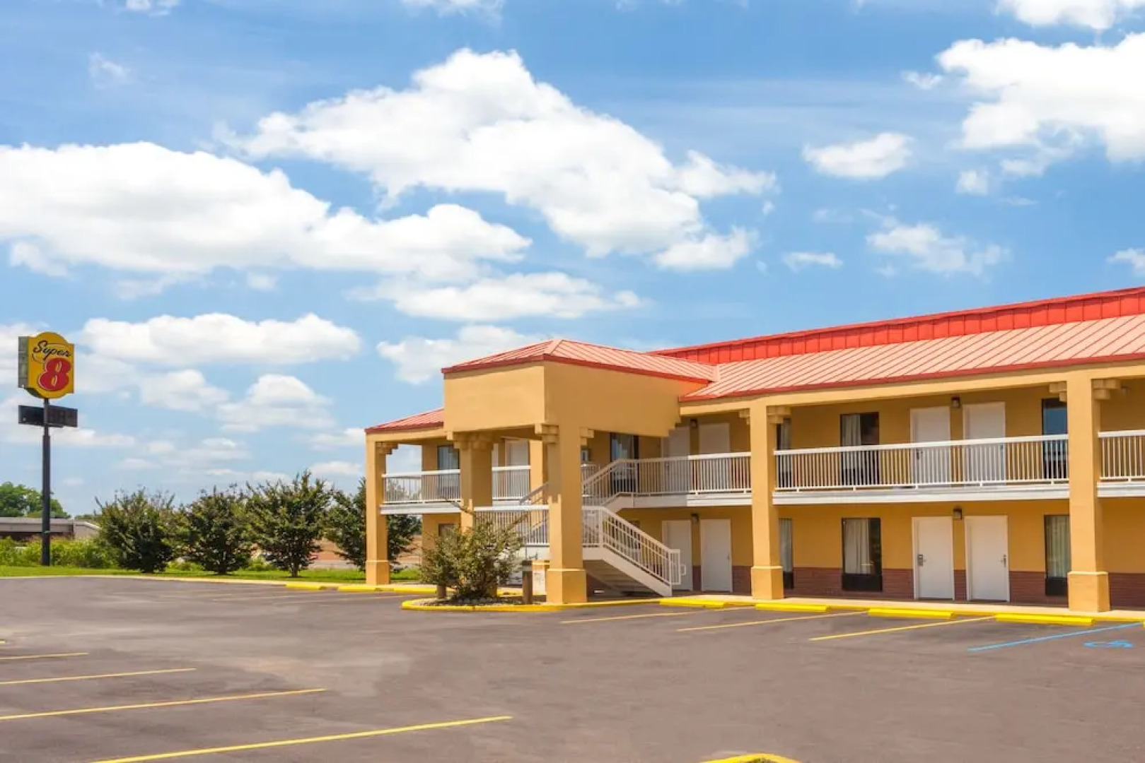 Super 8 Madison/Ridgeland Area