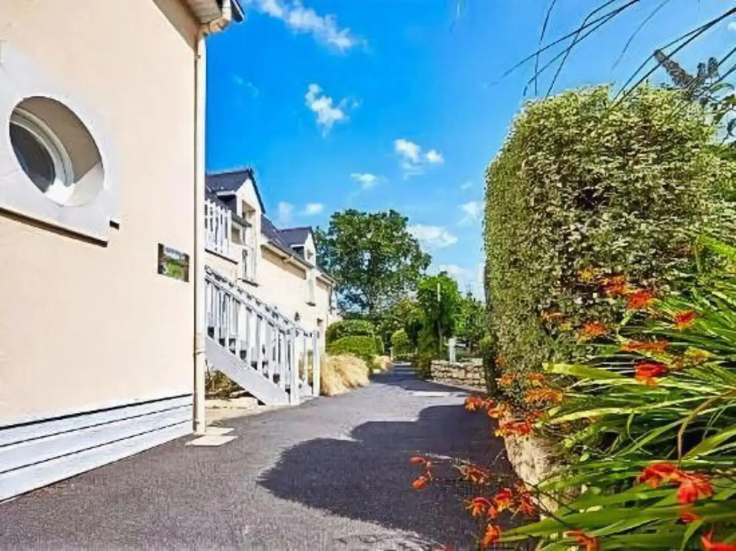 Domaine De Lhostreiere