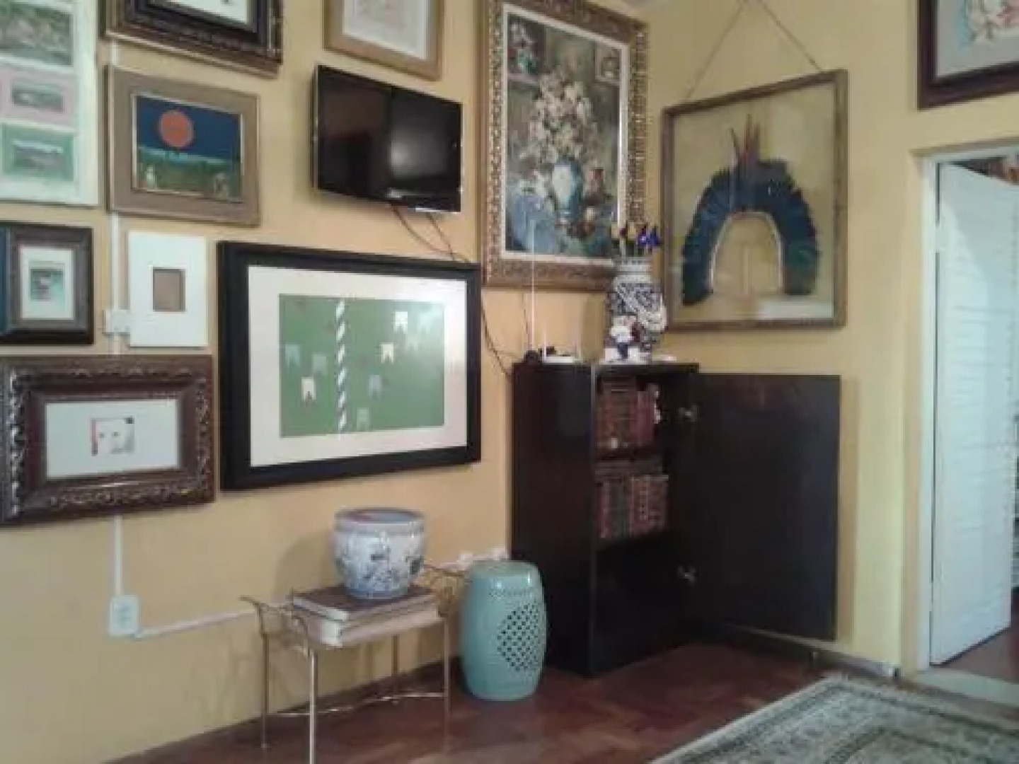 Mini Hostel Fine Art